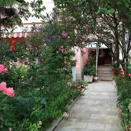 بيت ضيافة With A Parking Space Palit, Rab - 5006 راب