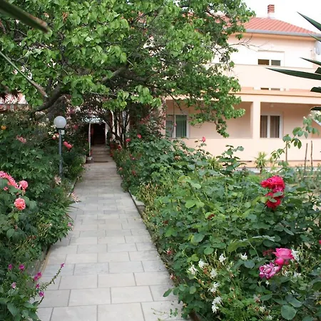 With A Parking Space Palit, Rab - 5006 بيت ضيافة 3*